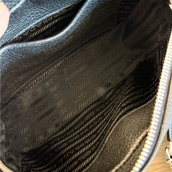 PRADA Logo-Plaque Small Leather Crossbody Bag in Black - Picture 12 of 16